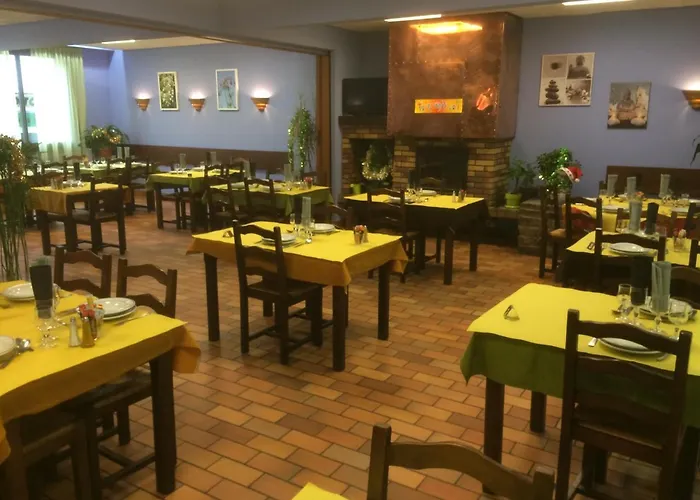 Отель Restaurant L'agapanthe Pont-de-Salars